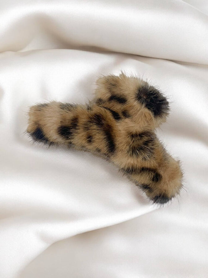 Byren Leopard faux fur hair clip ZE09