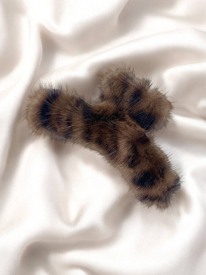 Byren Leopard faux fur hair clip ZE09