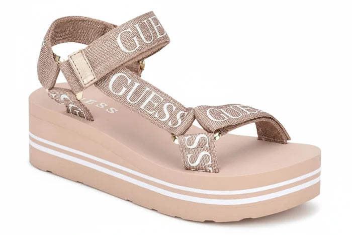GUESS women's Avin Wedge Sandal SLW15 - Runner