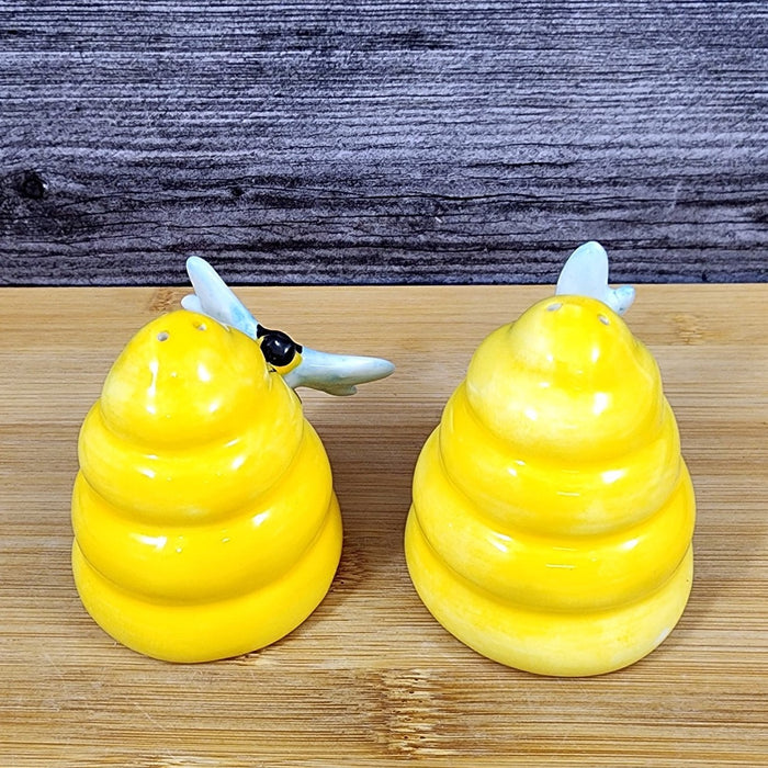 Happy Bumble Bee Hive Salt Pepper Set Collectible Ceramic Blue Sky Clayworks