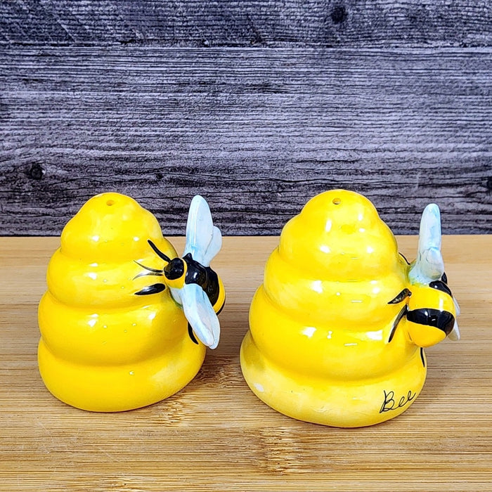 Happy Bumble Bee Hive Salt Pepper Set Collectible Ceramic Blue Sky Clayworks