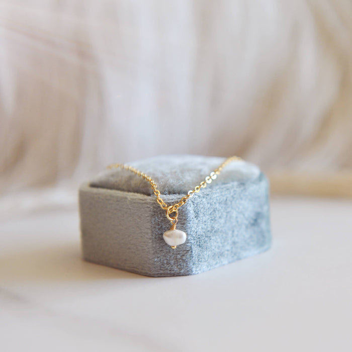 OH SO LOVELY Dainty pearl necklace, saylor