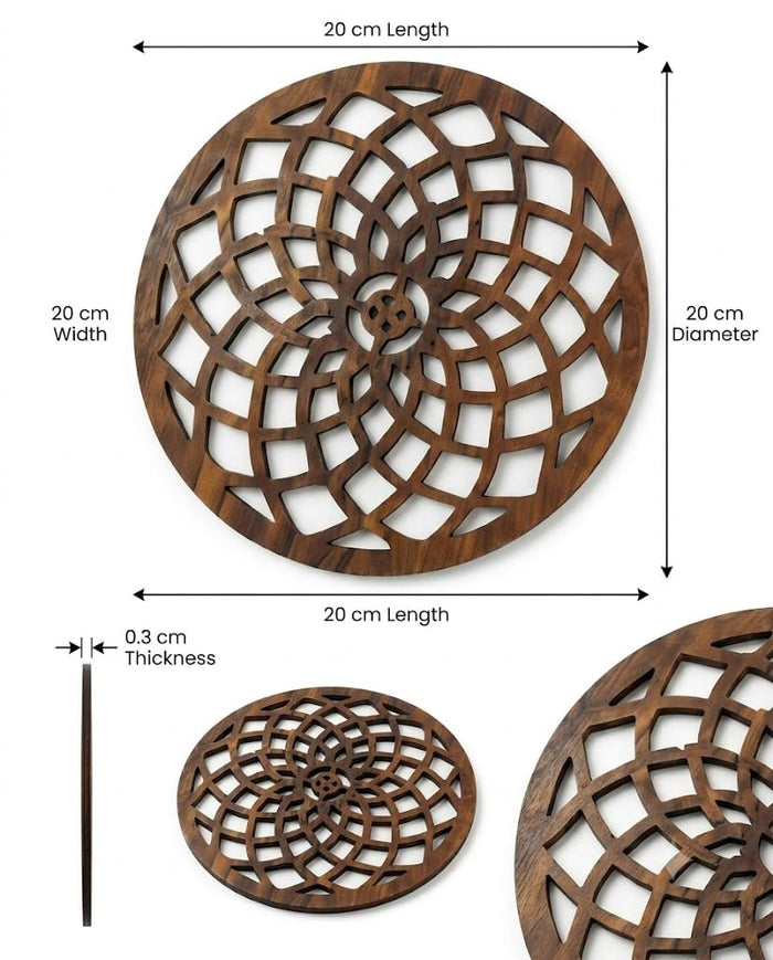 Round wooden trivet with spiral lattice cutout; size markings show 20 cm