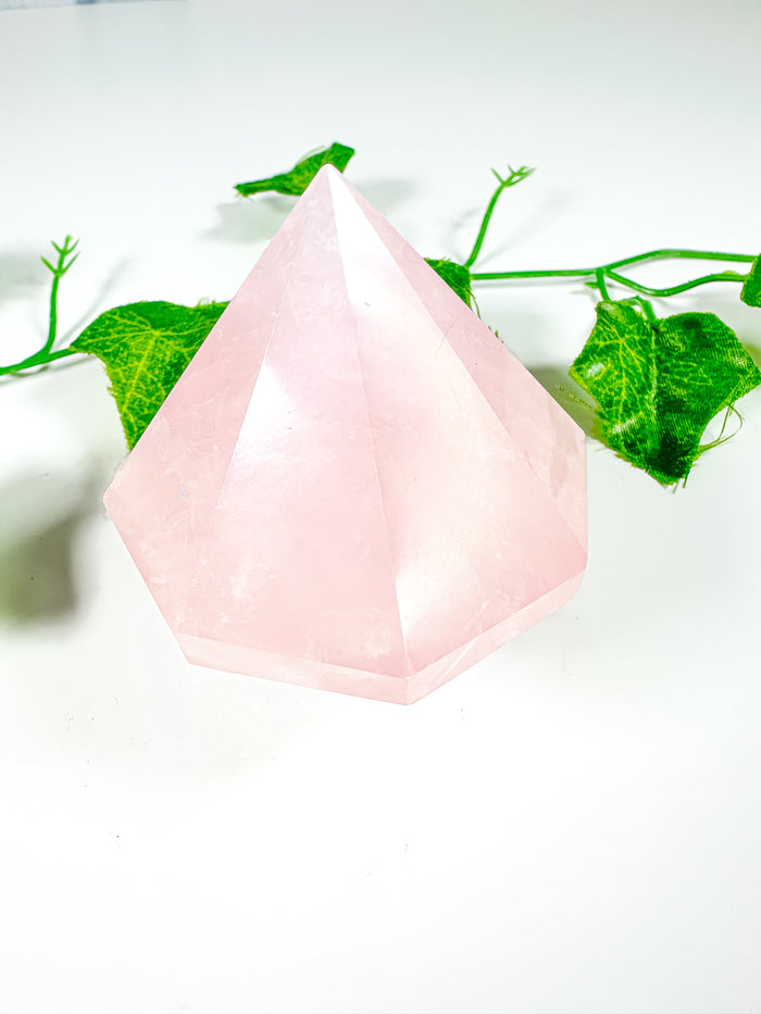 Rose Quartz Gem Cut Diamond (42t)